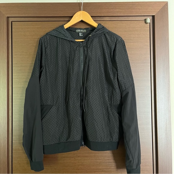 Forever 21+ Mesh Panel Hooded Zip-Up Windbreaker Jacket - Picture 3 of 7